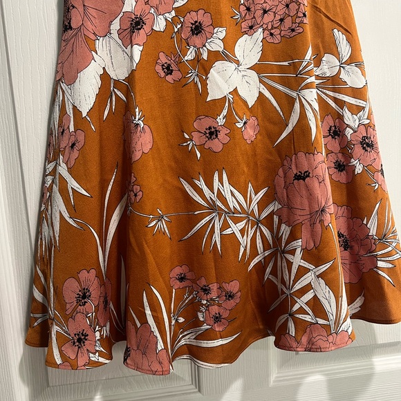 Express Floral Satiny Mini Dress - Picture 5 of 8